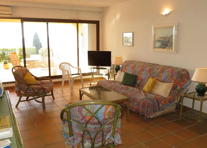 4 Pieces Avec Garage Et Piscine, Accepte Petits Animaux - Fr-1-780-68 *