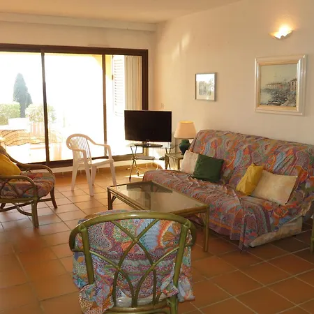 4 Pieces Avec Garage Et Piscine, Accepte Petits Animaux - Fr-1-780-68 *