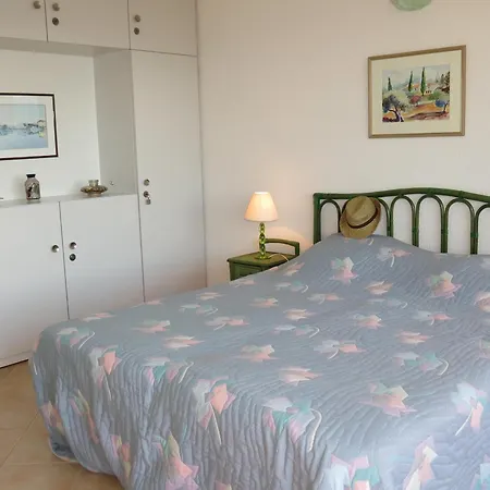 4 Pieces Avec Garage Et Piscine, Accepte Petits Animaux Apartment